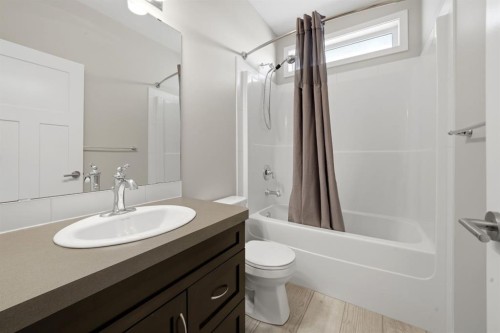 77 Tanner Street, Red Deer, AB - Indoor Photo Showing Bathroom