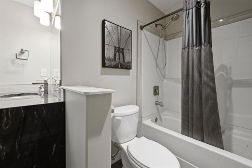 77 Tanner Street, Red Deer, AB - Indoor Photo Showing Bathroom