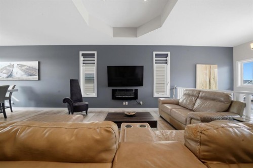 77 Tanner Street, Red Deer, AB - Indoor Photo Showing Living Room