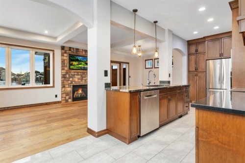 100 Van Slyke Way, Red Deer, AB - Indoor Photo Showing Kitchen