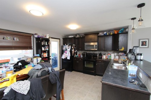 26 Wilkinson Circle, Sylvan Lake, AB - Indoor Photo Showing Kitchen