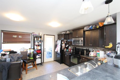 26 Wilkinson Circle, Sylvan Lake, AB - Indoor Photo Showing Kitchen