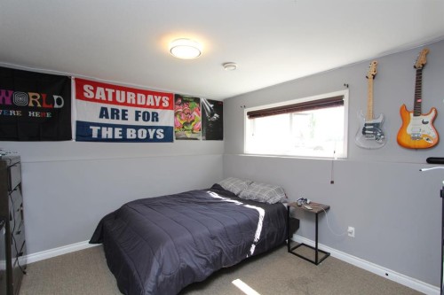 26 Wilkinson Circle, Sylvan Lake, AB - Indoor Photo Showing Bedroom
