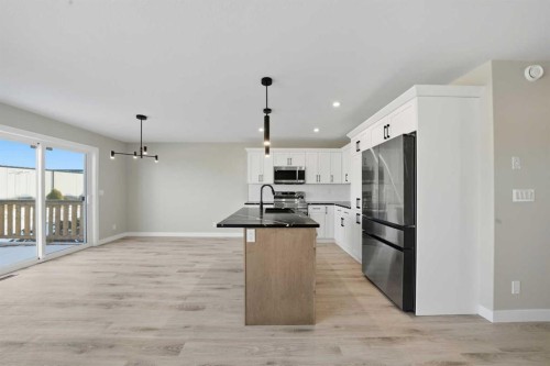 125 Hampton Crescent, Sylvan Lake, AB - Indoor Photo Showing Kitchen