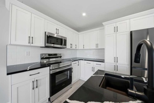 125 Hampton Crescent, Sylvan Lake, AB - Indoor Photo Showing Kitchen