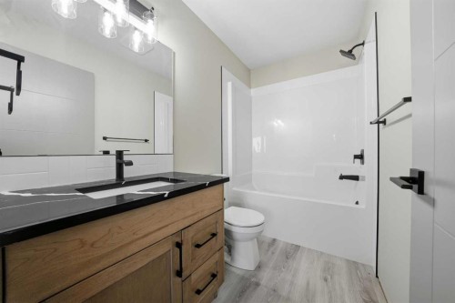 125 Hampton Crescent, Sylvan Lake, AB - Indoor Photo Showing Bathroom