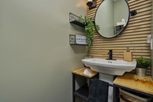 5215 35 Avenue, Camrose, AB - Indoor Photo Showing Bathroom