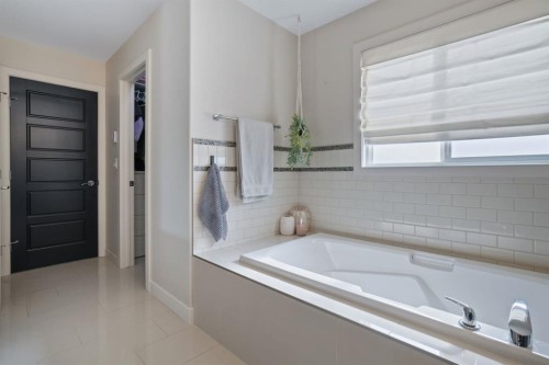 5215 35 Avenue, Camrose, AB - Indoor Photo Showing Bathroom