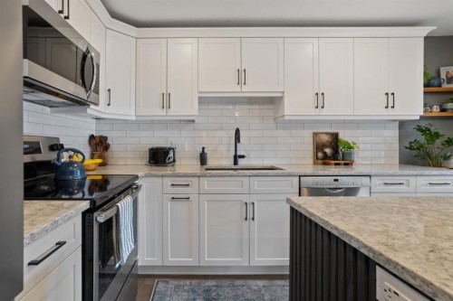 5215 35 Avenue, Camrose, AB - Indoor Photo Showing Kitchen With Upgraded Kitchen