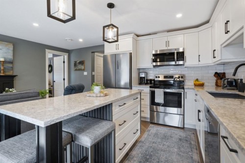 5215 35 Avenue, Camrose, AB - Indoor Photo Showing Kitchen With Stainless Steel Kitchen With Upgraded Kitchen