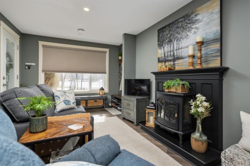 5215 35 Avenue, Camrose, AB - Indoor Photo Showing Living Room