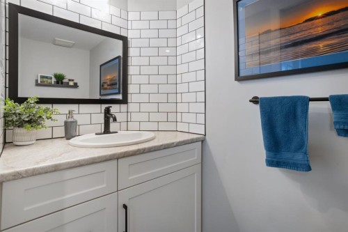 5215 35 Avenue, Camrose, AB - Indoor Photo Showing Bathroom