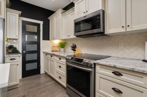 5215 35 Avenue, Camrose, AB - Indoor Photo Showing Kitchen With Upgraded Kitchen