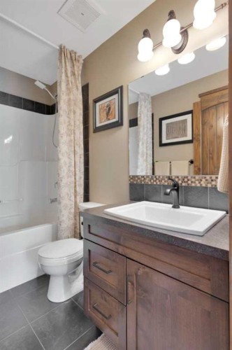 16 Richfield Crescent, Sylvan Lake, AB - Indoor Photo Showing Bathroom