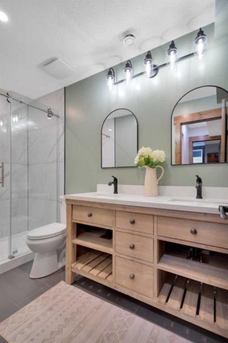 16 Richfield Crescent, Sylvan Lake, AB - Indoor Photo Showing Bathroom