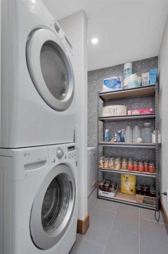 16 Richfield Crescent, Sylvan Lake, AB - Indoor Photo Showing Laundry Room