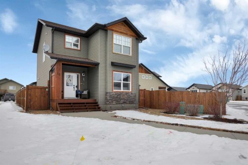 16 Richfield Crescent  Sylvan Lake, AB T4S 0L1