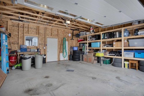 16 Richfield Crescent, Sylvan Lake, AB - Indoor Photo Showing Garage