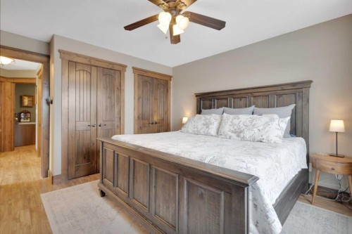 16 Richfield Crescent, Sylvan Lake, AB - Indoor Photo Showing Bedroom