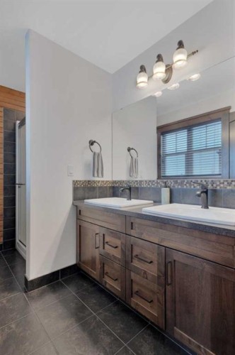 16 Richfield Crescent, Sylvan Lake, AB - Indoor Photo Showing Bathroom