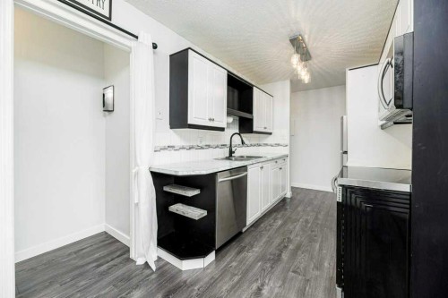 16-7 Stanton Street, Red Deer, AB - Indoor Photo Showing Kitchen