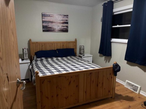 5117 49 Avenue, Forestburg, AB - Indoor Photo Showing Bedroom