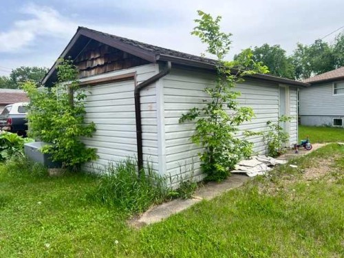 5117 49 Avenue, Forestburg, AB - Outdoor