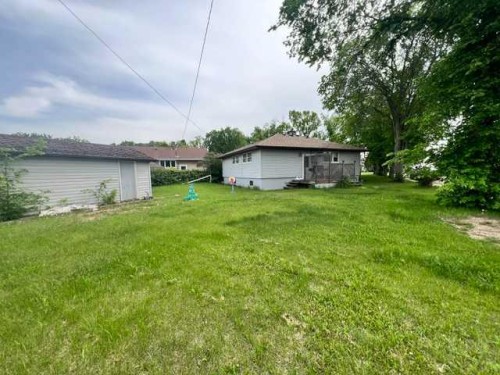 5117 49 Avenue, Forestburg, AB - Outdoor