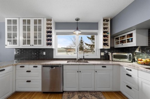 6911 42 Avenue, Camrose, AB - Indoor Photo Showing Kitchen
