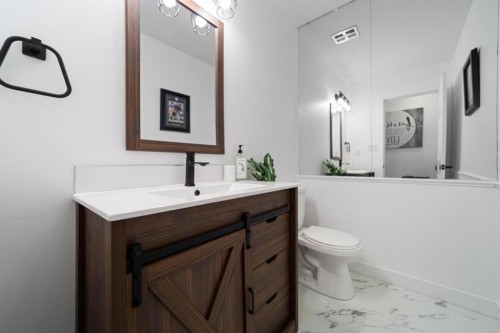 6911 42 Avenue, Camrose, AB - Indoor Photo Showing Bathroom