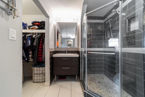 6911 42 Avenue, Camrose, AB - Indoor