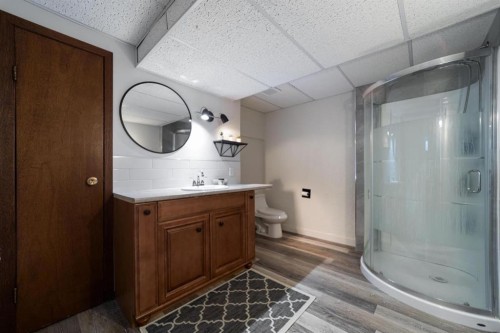 6911 42 Avenue, Camrose, AB - Indoor Photo Showing Bathroom