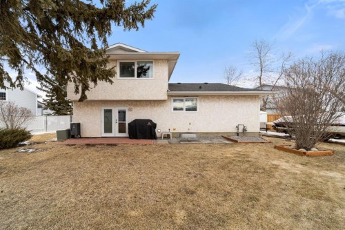 6911 42 Avenue, Camrose, AB - Outdoor