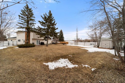 6911 42 Avenue, Camrose, AB - Outdoor