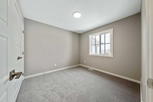 370 Heritage Boulevard, Cochrane, AB - Indoor Photo Showing Other Room