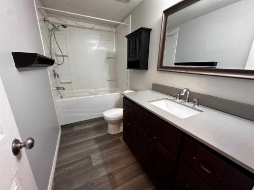 8-5103 61 Avenue, Olds, AB 