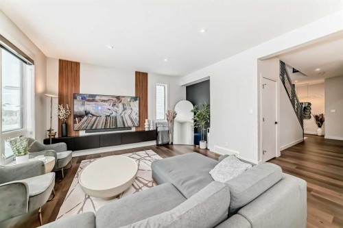 153 Emerald Drive, Red Deer, AB - Indoor Photo Showing Living Room