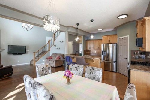 98 Pine Crescent, Blackfalds, AB - Indoor Photo Showing Dining Room