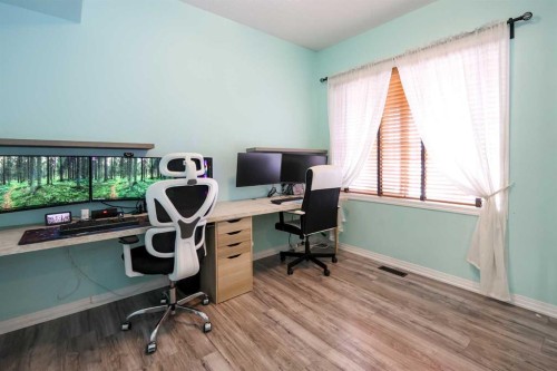 98 Pine Crescent, Blackfalds, AB - Indoor Photo Showing Office