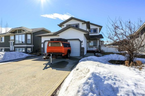 98 Pine Crescent  Blackfalds, AB T4M 0E2