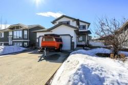 98 Pine Crescent Blackfalds, AB T4M 0E2