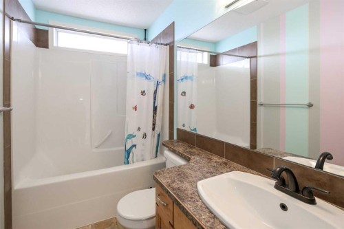 98 Pine Crescent, Blackfalds, AB - Indoor Photo Showing Bathroom