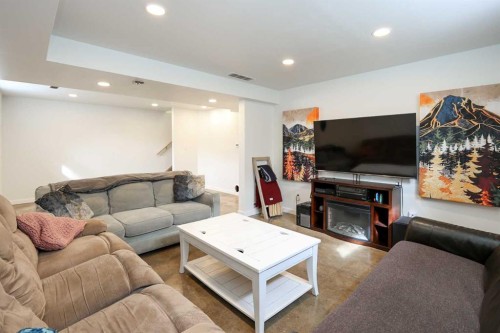 98 Pine Crescent, Blackfalds, AB - Indoor Photo Showing Living Room
