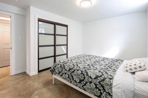 98 Pine Crescent, Blackfalds, AB - Indoor Photo Showing Bedroom