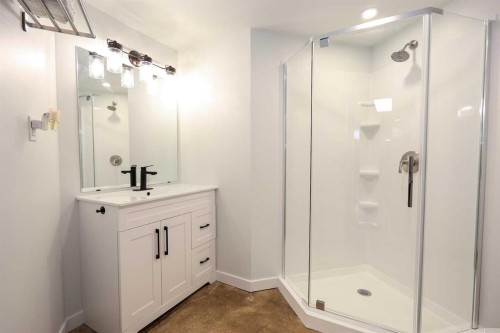 98 Pine Crescent, Blackfalds, AB - Indoor Photo Showing Bathroom