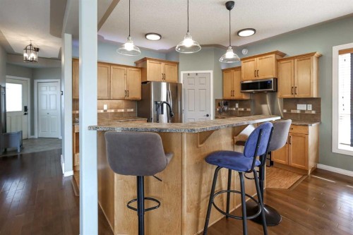 98 Pine Crescent, Blackfalds, AB - Indoor Photo Showing Kitchen With Stainless Steel Kitchen With Upgraded Kitchen