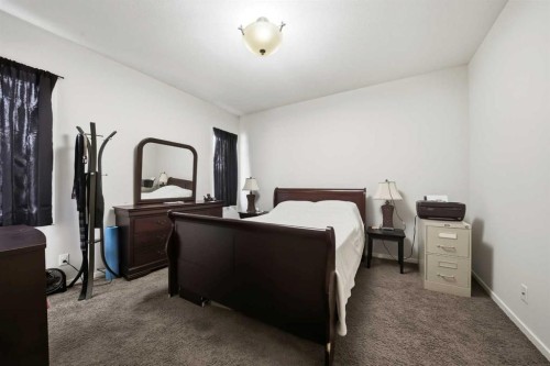 14 Thomas Place, Red Deer, AB - Indoor Photo Showing Bedroom