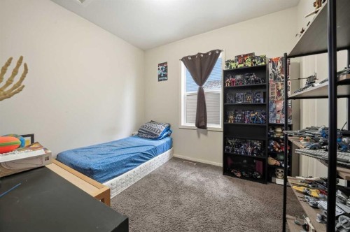 14 Thomas Place, Red Deer, AB - Indoor Photo Showing Bedroom