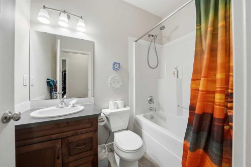 14 Thomas Place, Red Deer, AB - Indoor Photo Showing Bathroom
