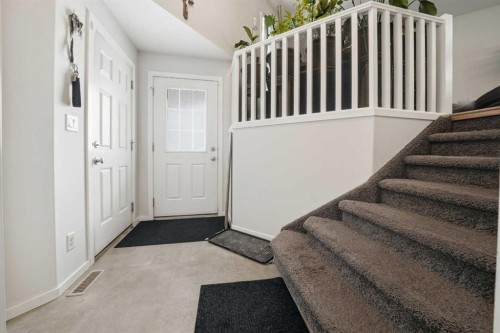 14 Thomas Place, Red Deer, AB - Indoor Photo Showing Other Room